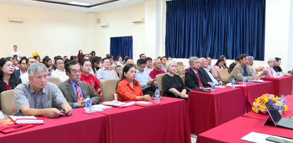 Các đại biểu, diễn giả, khách mời tham dự hội thảo. Ảnh: THIỆN THANH Các đại biểu, diễn giả, khách mời tham dự hội thảo. Ảnh: THIỆN THANH