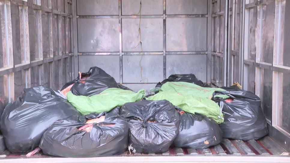 Phát hiện điểm tập kết hơn 2 tấn thịt vịt hôi thối tại phường Bến Cát Phát hiện điểm tập kết hơn 2 tấn thịt vịt hôi thối tại phường Bến Cát