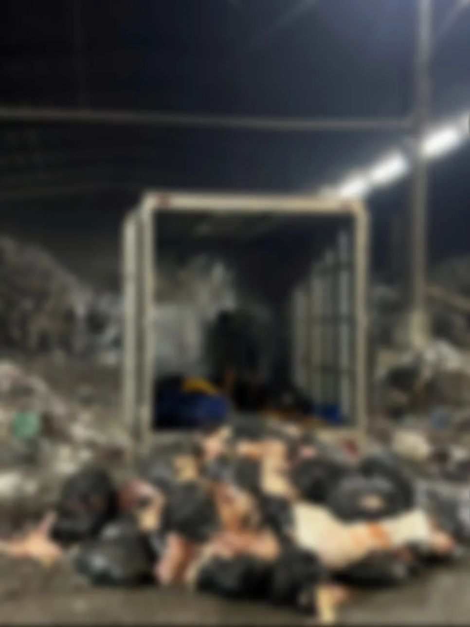 Số thịt động vật trên đã được chuyển đến nơi tiêu hủy theo quy định Số thịt động vật trên đã được chuyển đến nơi tiêu hủy theo quy định