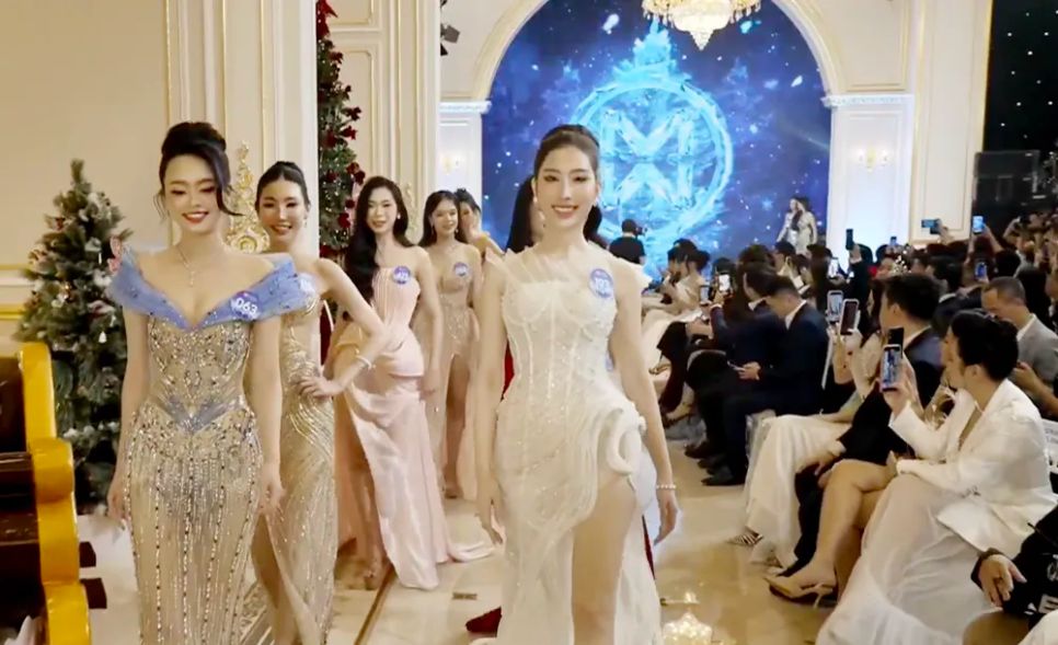 Top 50 Hoa hậu Thế giới Việt Nam 2025 trình diễn trang phục dạ hội Top 50 Hoa hậu Thế giới Việt Nam 2025 trình diễn trang phục dạ hội