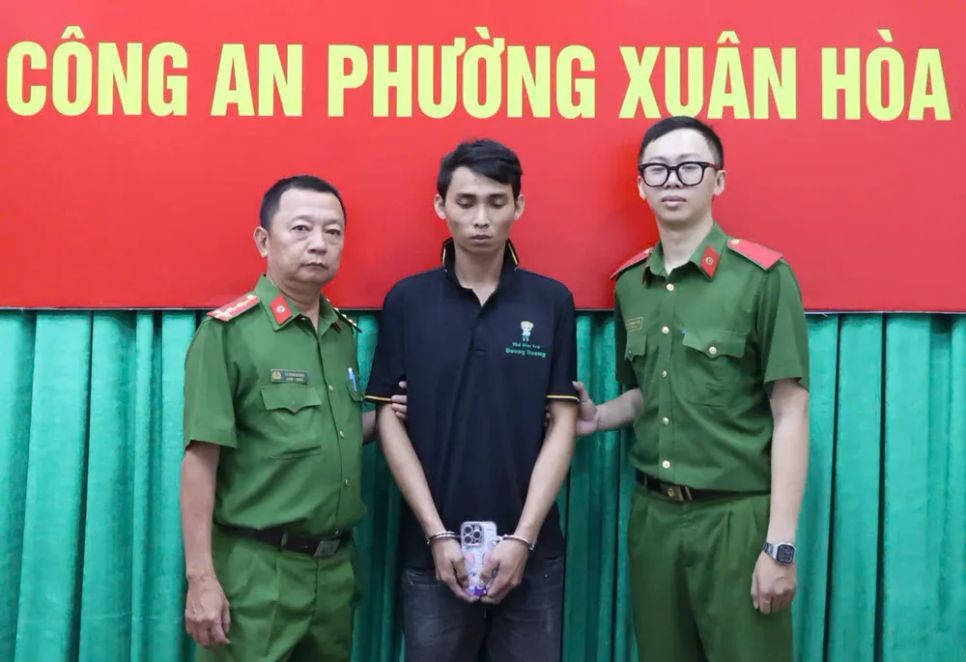 Đối tượng Chứ bị bắt cùng tang vật vụ án Đối tượng Chứ bị bắt cùng tang vật vụ án