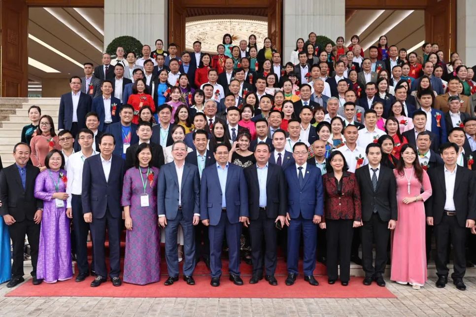 Thủ tướng Phạm Minh Chính chụp ảnh lưu niệm cùng các đại biểu dự hội nghị Thủ tướng Phạm Minh Chính chụp ảnh lưu niệm cùng các đại biểu dự hội nghị