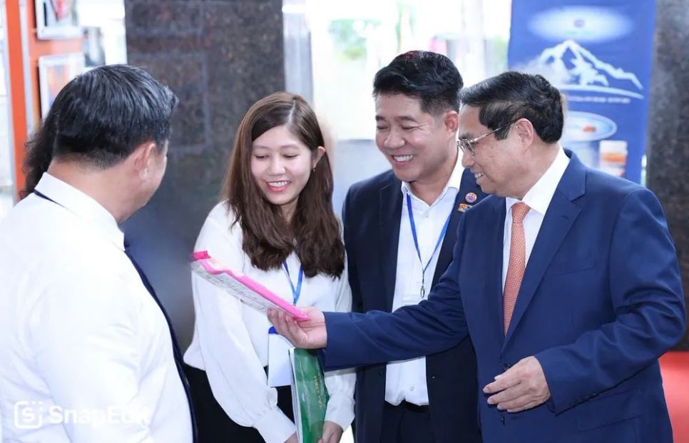 Thủ tướng Phạm Minh Chính tham quan gian hàng nông nghiệp tại Hội nghị công bố Quy hoạch tỉnh Tây Ninh thời kỳ 2021-2030, tầm nhìn đến năm 2050 Thủ tướng Phạm Minh Chính tham quan gian hàng nông nghiệp tại Hội nghị công bố Quy hoạch tỉnh Tây Ninh thời kỳ 2021-2030, tầm nhìn đến năm 2050