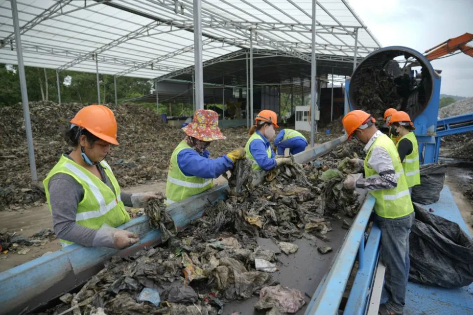 Lượng khách đến Phú Quốc tăng nhanh kéo theo áp lực lớn đối với hệ thống thu gom, xử lý rác Lượng khách đến Phú Quốc tăng nhanh kéo theo áp lực lớn đối với hệ thống thu gom, xử lý rác
