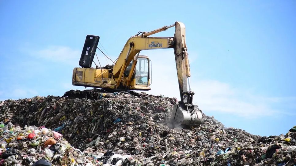 Nước rỉ rác từ các bãi tạm có nguy cơ chảy lan ra môi trường Nước rỉ rác từ các bãi tạm có nguy cơ chảy lan ra môi trường