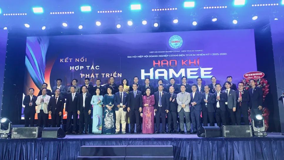 Ban Chấp hành nhiệm kỳ I Hiệp hội Doanh nghiệp cơ khí - điện TPHCM. Ảnh: THANH DUNG Ban Chấp hành nhiệm kỳ I Hiệp hội Doanh nghiệp cơ khí - điện TPHCM. Ảnh: THANH DUNG