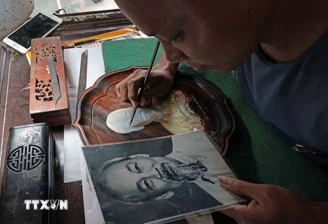 Hành trình hồi sinh nghề khảm trai Chuôn Ngọ Hành trình hồi sinh nghề khảm trai Chuôn Ngọ