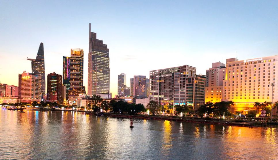 Trung tâm tài chính TPHCM nhìn từ sông Sài Gòn tại bến Bạch Đằng, khai thác không gian đô thị ven sông theo cơ chế đặc thù Nghị quyết 98. Ảnh: HOÀNG HÙNG