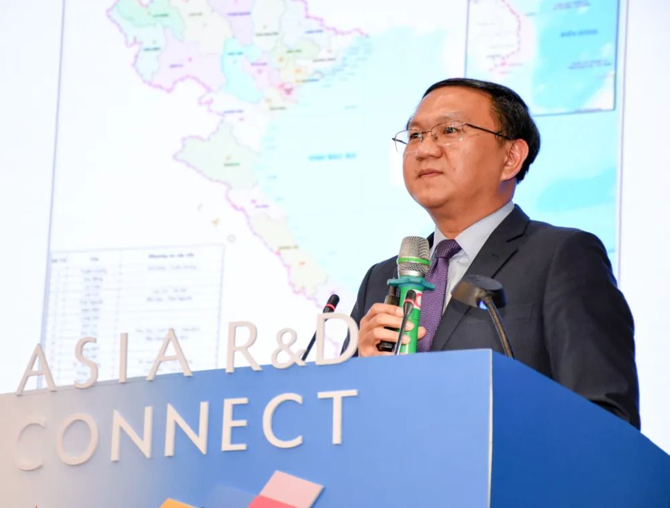 Giám đốc Sở Khoa học - Công nghệ TPHCM Lâm Đình Thắng phát biểu về mô hình SIHUB tại diễn đàn Giám đốc Sở Khoa học - Công nghệ TPHCM Lâm Đình Thắng phát biểu về mô hình SIHUB tại diễn đàn