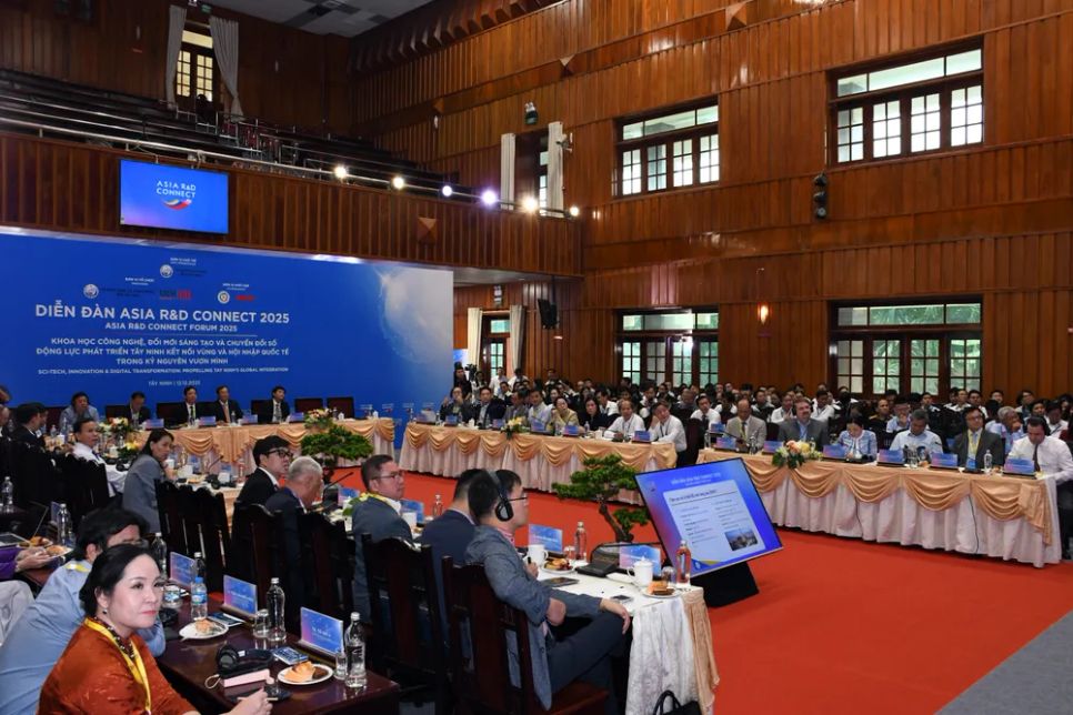 Quang cảnh diễn đàn Quang cảnh diễn đàn