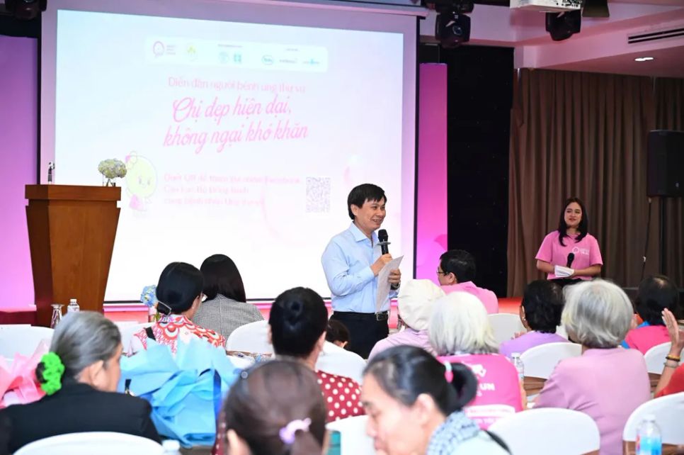 Chuyên gia y tế chia sẻ các thông tin, kiến thức về chăm sóc, điều trị cho người bệnh ung thư vú Chuyên gia y tế chia sẻ các thông tin, kiến thức về chăm sóc, điều trị cho người bệnh ung thư vú