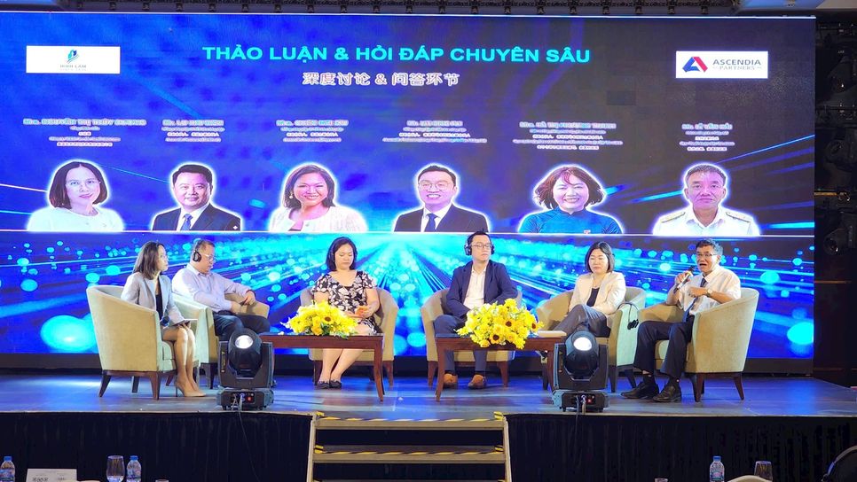 Các chuyên gia chia sẻ tại Hội thảo Các chuyên gia chia sẻ tại Hội thảo