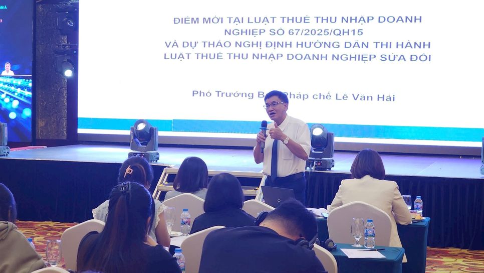 Ông Lê Văn Hải - Phó Trưởng Ban Pháp chế của Cục Thuế - Bộ Tài chính chia sẻ tại Hội thảo Ông Lê Văn Hải - Phó Trưởng Ban Pháp chế của Cục Thuế - Bộ Tài chính chia sẻ tại Hội thảo