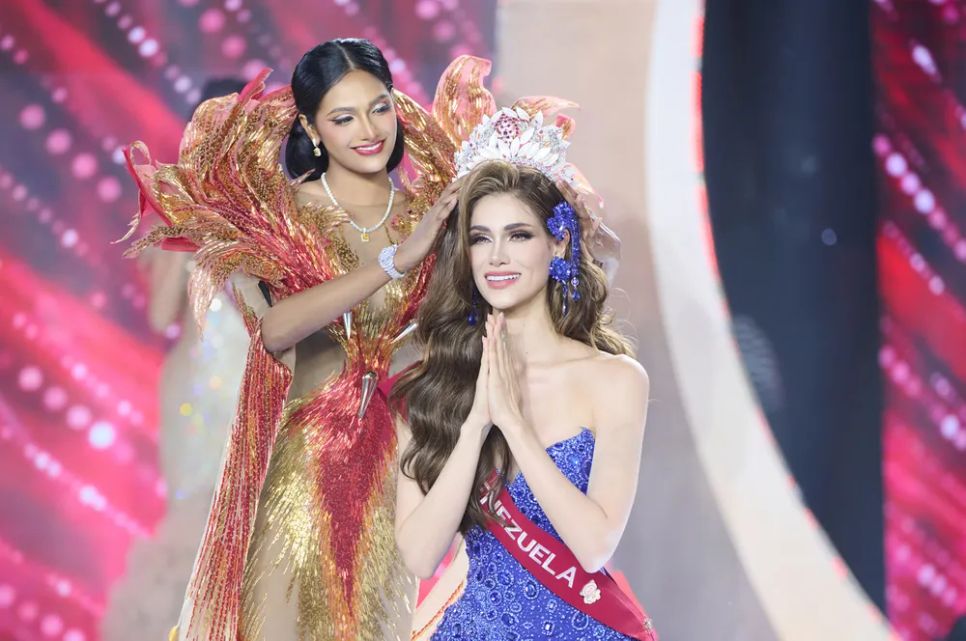 Khoảnh khắc trao vương miện của Tân hoa hậu Anna Blanco. Ảnh: BTC