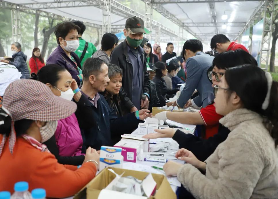 Đông đảo người dân được khám miễn phí tại sự kiện “Sống khỏe mỗi ngày - Vì một Việt Nam thật khỏe 2025” ngày 13-12 tại Hà Nội