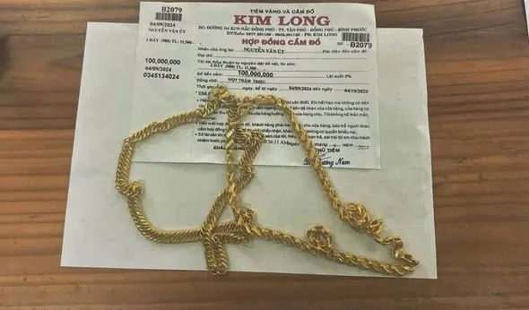 Tang vật vụ án mang vàng giả đi cầm cố. Ảnh: CAT Tang vật vụ án mang vàng giả đi cầm cố. Ảnh: CAT