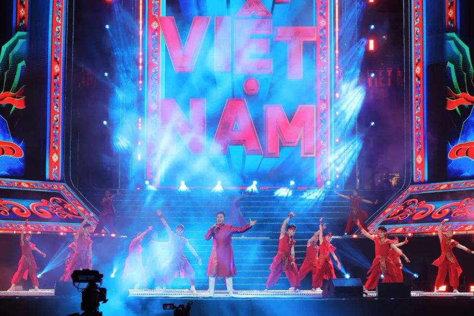 Một tiết mục văn nghệ tại lễ khai mạc Techfest Việt Nam 2025. Ảnh: VIẾT CHUNG