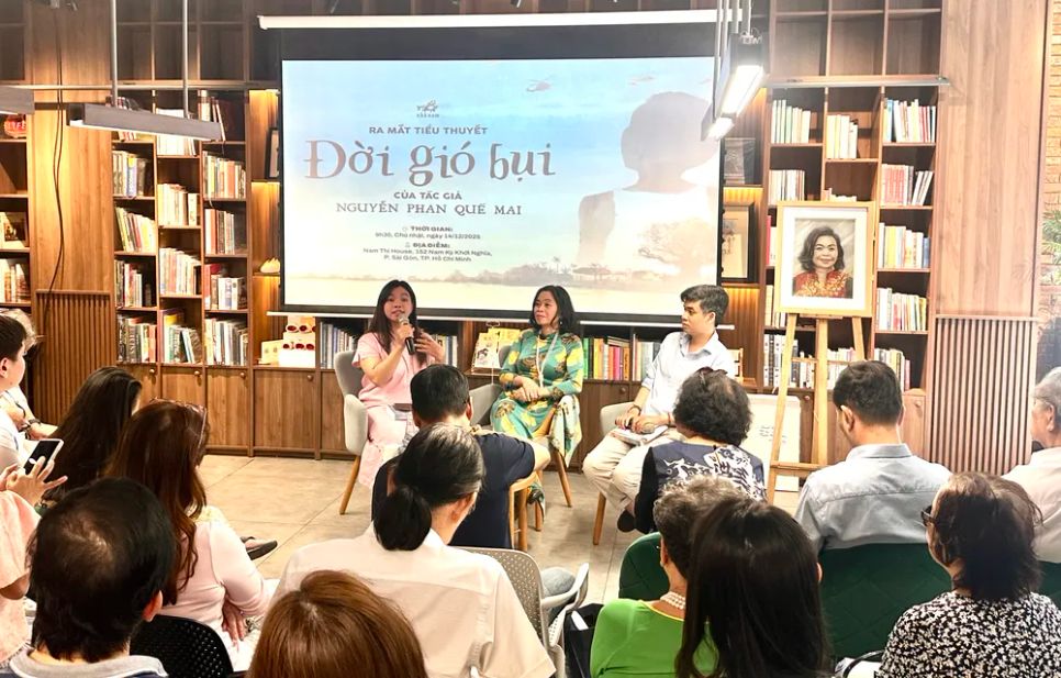 TS Đào Lê Na, nhà văn Nguyễn Phan Quế Mai và nhà văn Huỳnh Trọng Khang (từ trái qua) tại chương trình TS Đào Lê Na, nhà văn Nguyễn Phan Quế Mai và nhà văn Huỳnh Trọng Khang (từ trái qua) tại chương trình