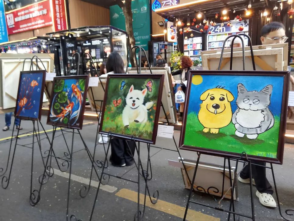 Tranh thể hiện thế giới nội tâm lạc quan, tươi sáng của các họa sĩ câm điếc Tranh thể hiện thế giới nội tâm lạc quan, tươi sáng của các họa sĩ câm điếc