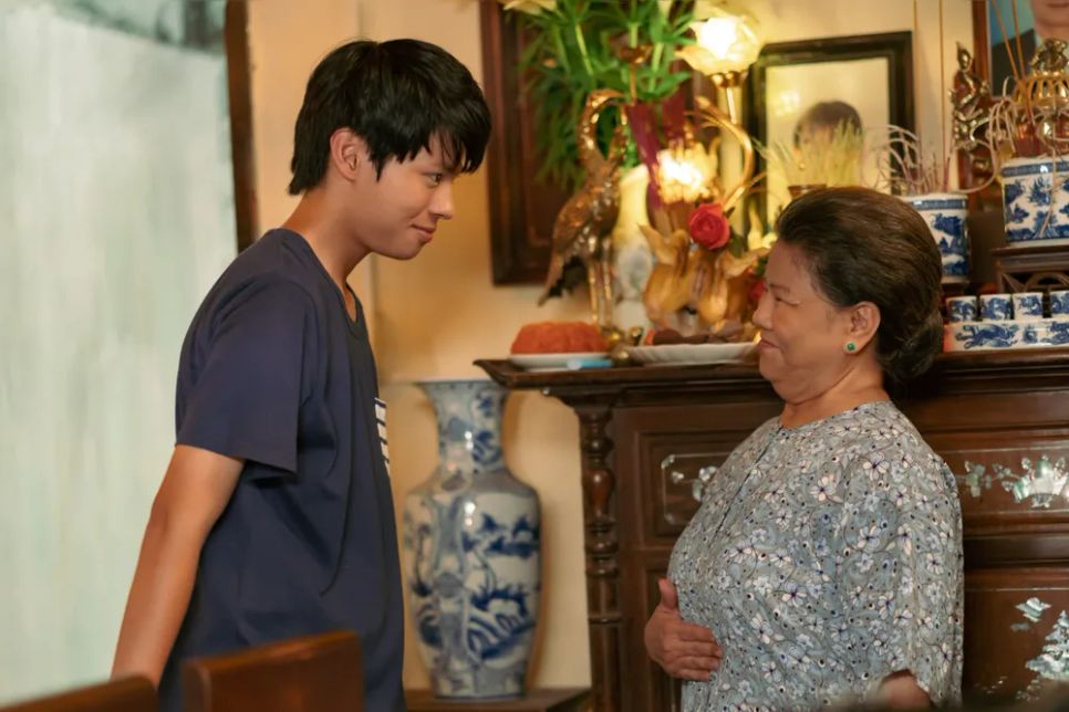 <i>Trần Tú và NSND Thanh Hoa trong một phân cảnh. Ảnh: ĐPCC</i> <i>Trần Tú và NSND Thanh Hoa trong một phân cảnh. Ảnh: ĐPCC</i>