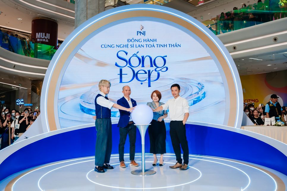 Đại diện PNJ và các đối tác chiến lược đồng hành lan toả tinh thần Đại diện PNJ và các đối tác chiến lược đồng hành lan toả tinh thần