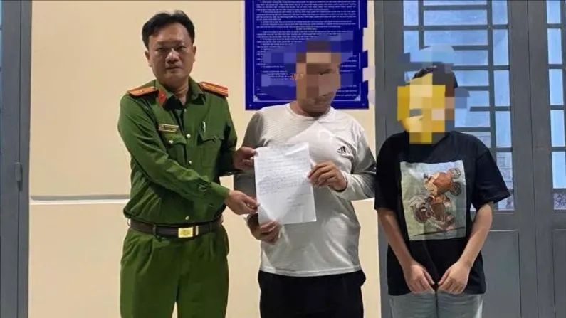 Công an xã Bến Cầu, tỉnh Tây Ninh giao em N.P.H cho gia đình Công an xã Bến Cầu, tỉnh Tây Ninh giao em N.P.H cho gia đình