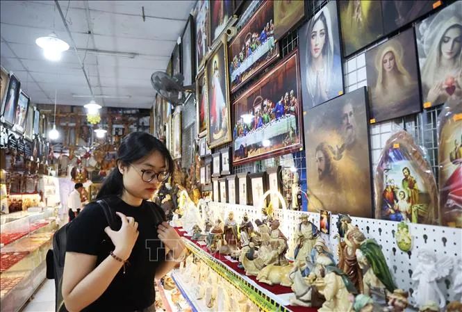 Không khí mua sắm Giáng sinh rộn ràng tại TPHCM