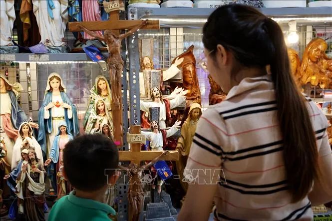 Không khí mua sắm Giáng sinh rộn ràng tại TPHCM