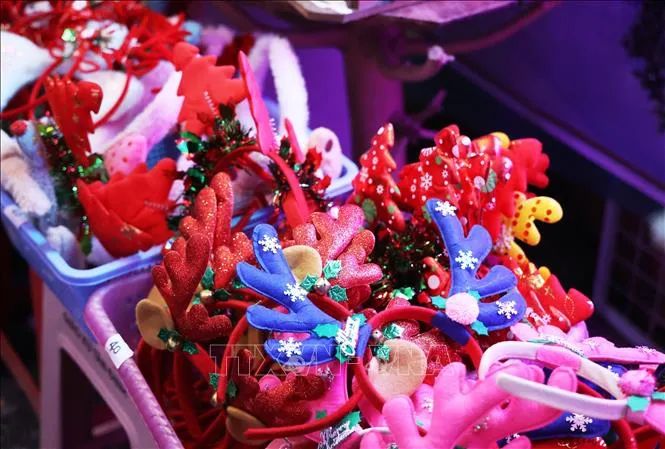 Không khí mua sắm Giáng sinh rộn ràng tại TPHCM