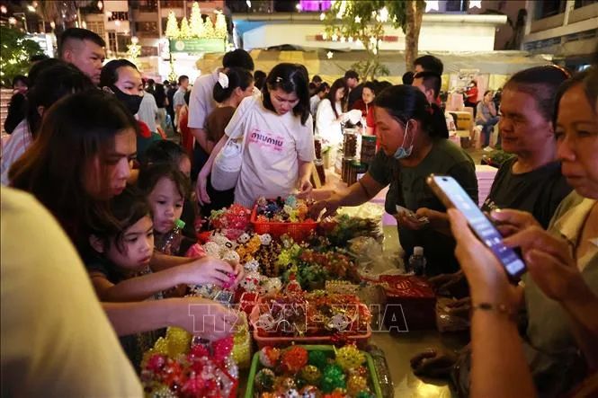 Không khí mua sắm Giáng sinh rộn ràng tại TPHCM