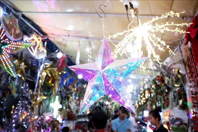 Không khí mua sắm Giáng sinh rộn ràng tại TPHCM