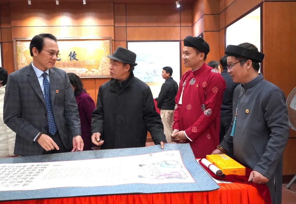 Khai mạc Trưng bày chuyên đề “Đại thi hào Nguyễn Du - Ngàn năm nhớ mãi”