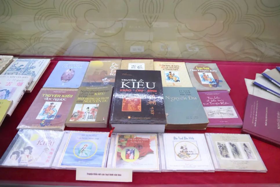 Khai mạc Trưng bày chuyên đề “Đại thi hào Nguyễn Du - Ngàn năm nhớ mãi”