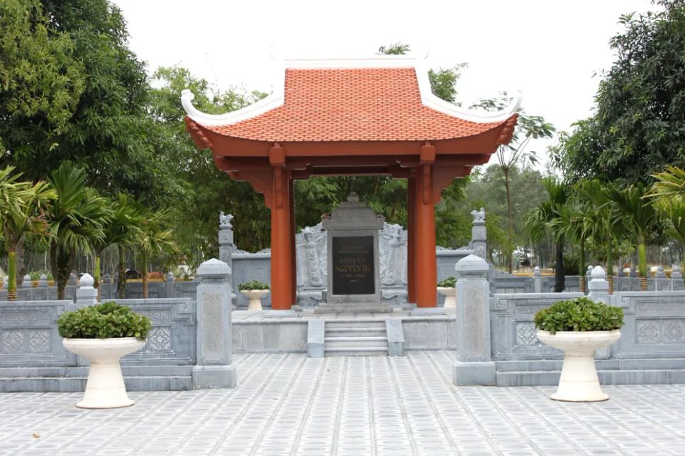 Một góc khu mộ Đại thi hào Nguyễn Du