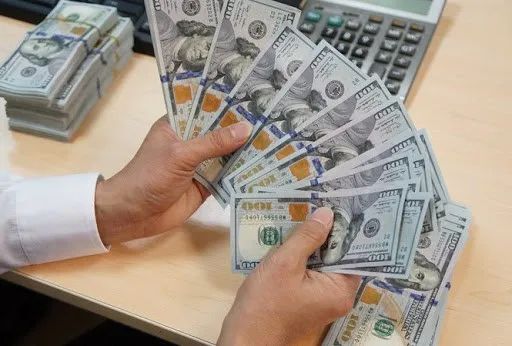 Giá USD rớt khỏi mốc 27.000 đồng
