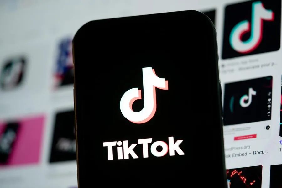 Ứng dụng TikTok trên điện thoại. Ảnh: XINHUA