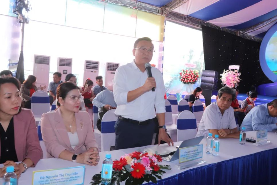 Đại diện nhà phân phối phát biểu tại hội nghị. Ảnh: QUANG VŨ