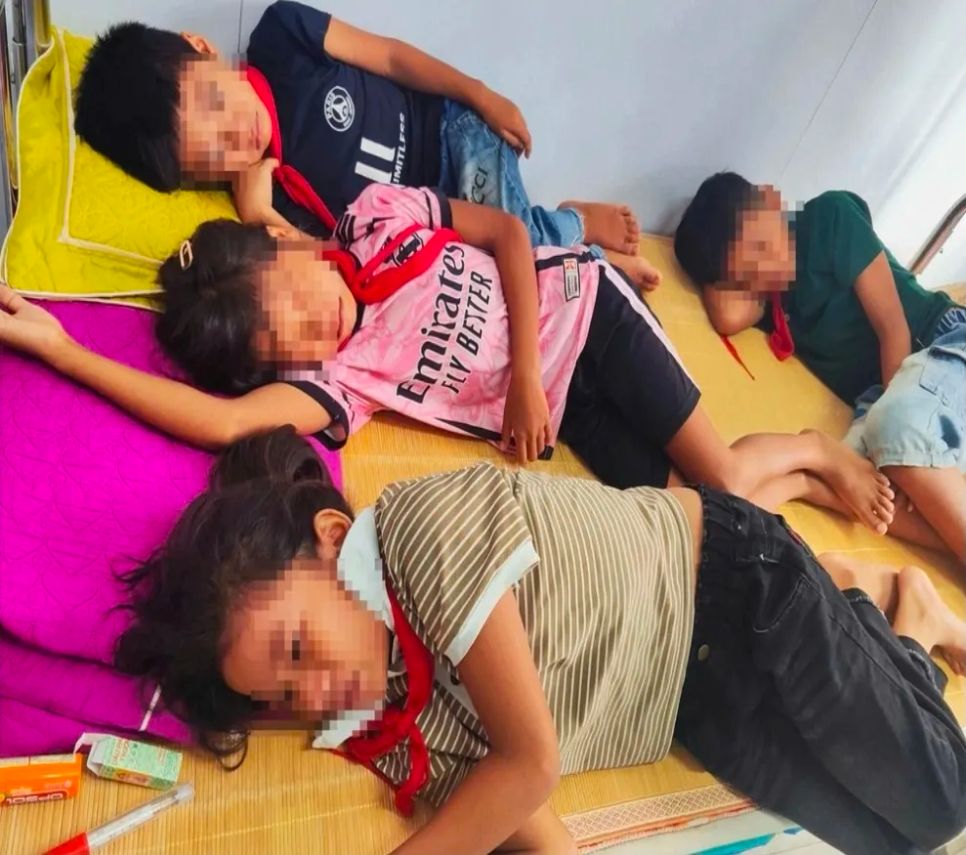 Để 40 học sinh ngộ độc, Hiệu trưởng và Phó Hiệu trưởng Trường Phổ thông dân tộc bán trú Tiểu học Kim Thủy bị cách chức Để 40 học sinh ngộ độc, Hiệu trưởng và Phó Hiệu trưởng Trường Phổ thông dân tộc bán trú Tiểu học Kim Thủy bị cách chức