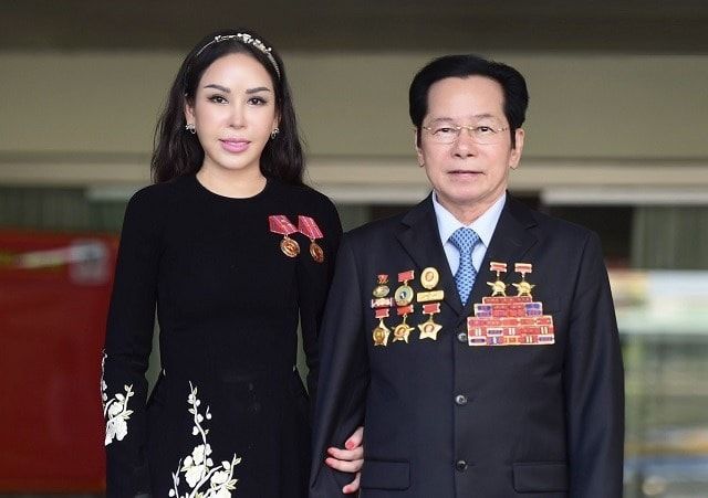 Bà Lê Nữ Thùy Dương là con gái của Anh hùng Lao động Lê Văn Kiểm và bà Trần Cẩm Nhung - những nhà sáng lập Công ty CP Đầu tư và Kinh doanh Golf Long Thành - tiền thân của KN Holdings