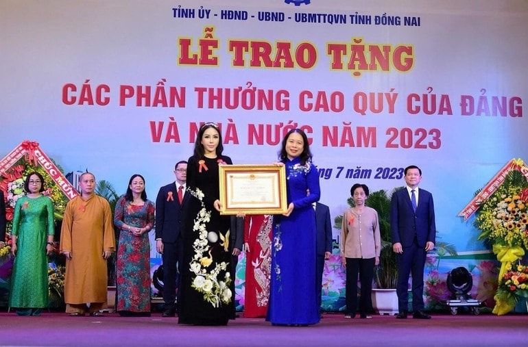 Trong hơn 10 năm qua, bà Lê Nữ Thùy Dương cùng gia đình và doanh nghiệp đã dành gần 1.000 tỷ đồng cho các hoạt động thiện nguyện, nhân đạo trong các lĩnh vực y tế, giáo dục, môi trường, đền ơn đáp nghĩa và hỗ trợ khắc phục thiên tai