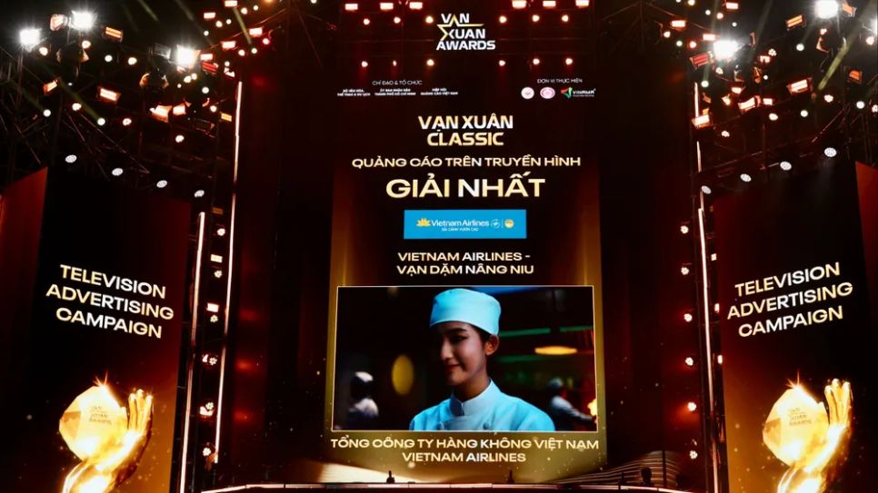 Vietnam Airlines lần đầu tiên được trao giải tại hạng mục Chiến dịch tái định vị thương hiệu ấn tượng với chiến dịch “Vạn dặm nâng niu”