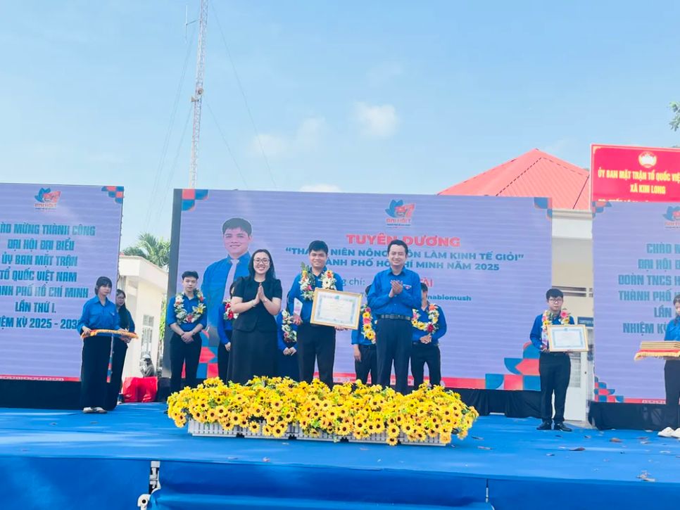 Thanh niên Trần Tài (xã Kim Long) được tuyên dương tại ngày hội