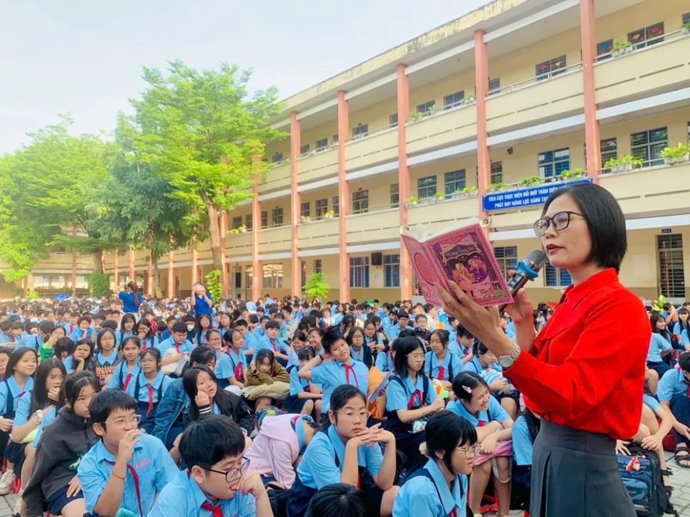 Đường sách TP Thủ Đức còn kết hợp với nhiều trường học trên địa bàn, tổ chức nhiều chương trình giao lưu, lan tỏa văn hóa đọc. Ảnh: THANH THÚY Đường sách TP Thủ Đức còn kết hợp với nhiều trường học trên địa bàn, tổ chức nhiều chương trình giao lưu, lan tỏa văn hóa đọc. Ảnh: THANH THÚY