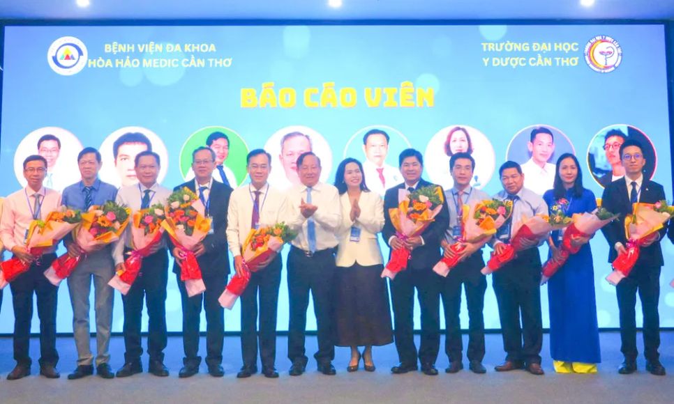 Các báo cáo viên tại hội nghị khoa học Các báo cáo viên tại hội nghị khoa học