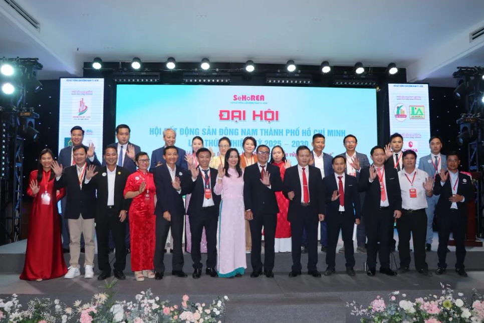 Ban chấp hành Hội BĐS Đông Nam TPHCM nhiệm kỳ 2025-2030 ra mắt đại hội. Ảnh: QUANG VŨ