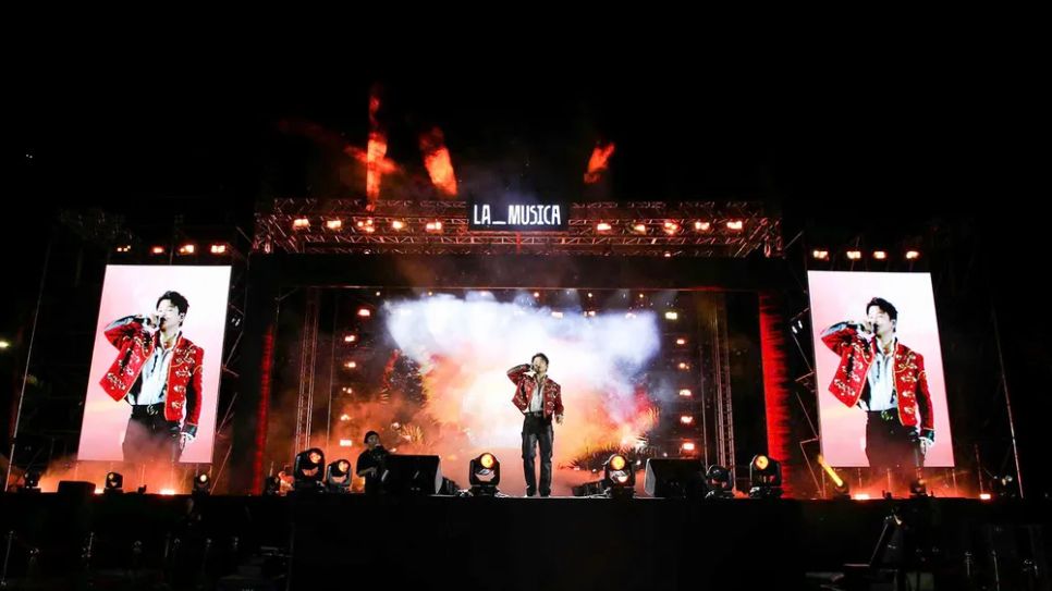 Ca sĩ Phạm Đình Thái Ngân