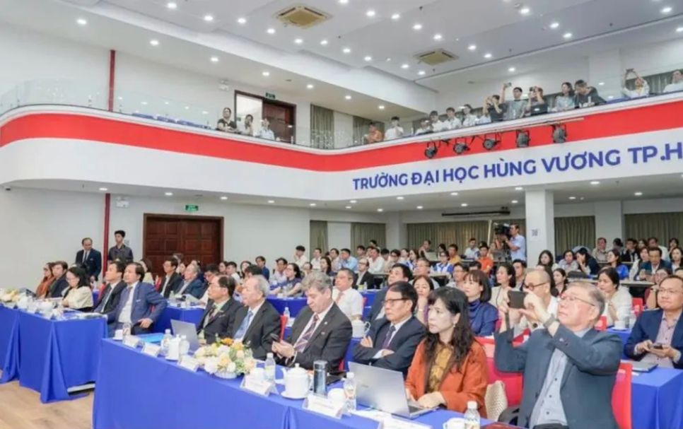 Đông đảo nhà khoa học quốc tế, giảng viên và nghiên cứu sinh tham gia hội thảo