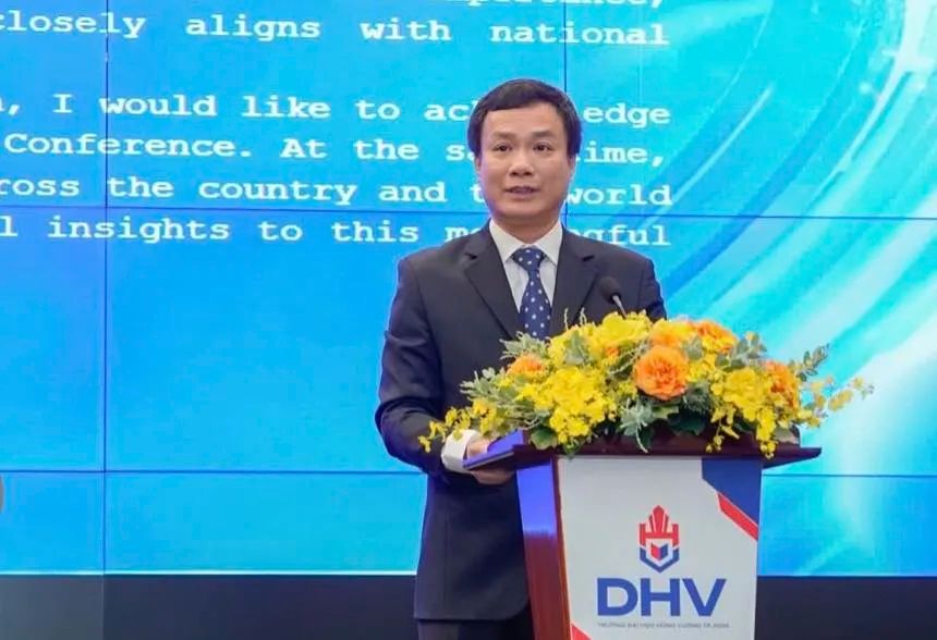 PGS.TS. Triệu Thế Hùng phát biểu tại hội thảo