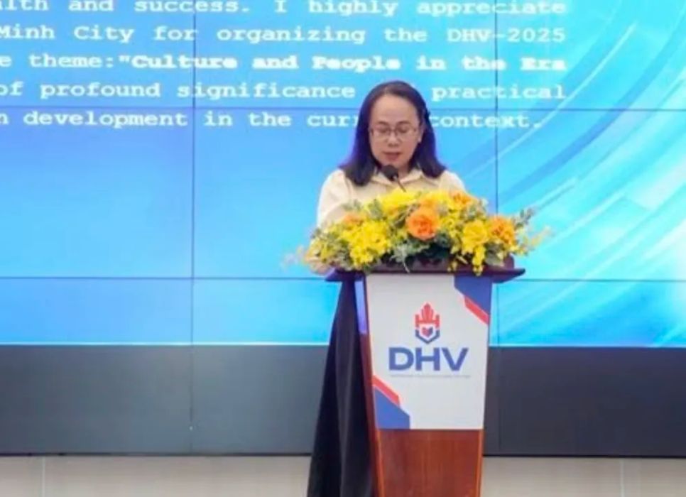 Phó Trưởng ban Tuyên giáo và Dân vận Thành ủy TPHCM Đinh Thị Thanh Thủy phát biểu