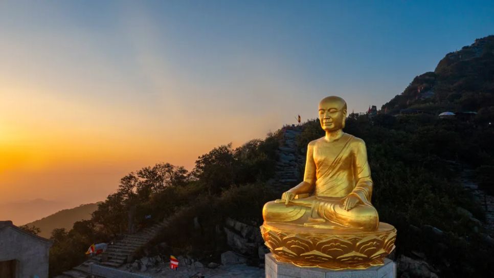 Bảo tượng Phật hoàng Trần Nhân Tông tại Yên Tử Bảo tượng Phật hoàng Trần Nhân Tông tại Yên Tử